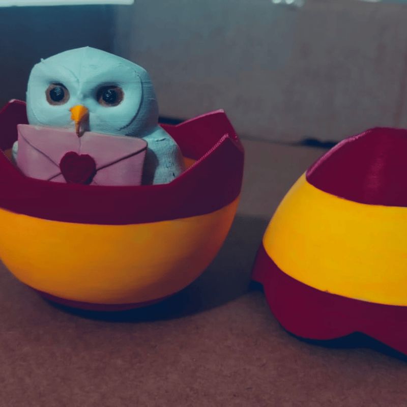 Gryffindor egg with Hedwig