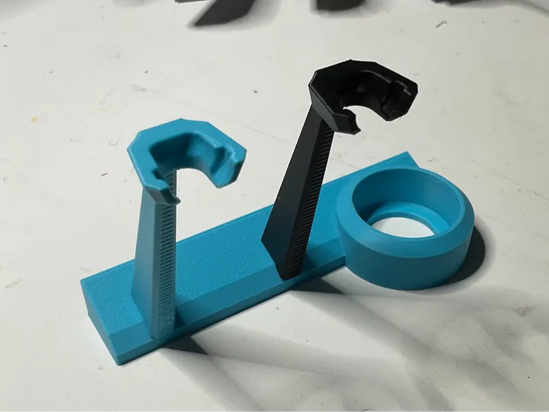 Oral-B Brush and toothpaste holder