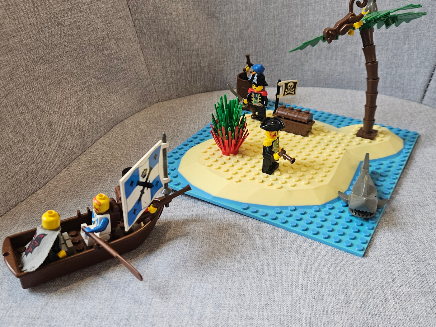 Pirate's Cove - Brick compatible baseplate (24x24)