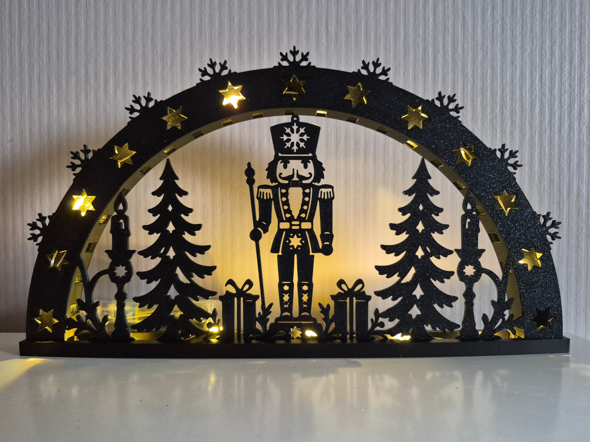 LED Schwibbogen Weihnachtlicher Nussknacker - 1