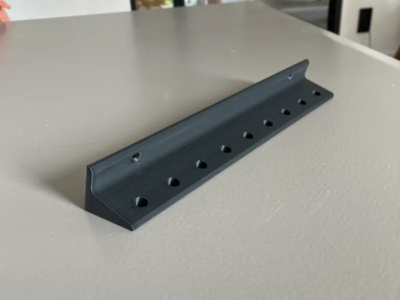 Screwdriver holder wall fixed