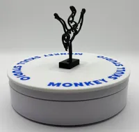 Sculpture filaire danseur de rue, art minimaliste — photo 4