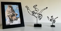 Sculpture filaire danseur de rue, art minimaliste — photo 6