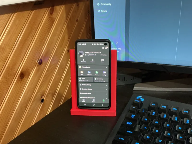 Simple Desktop Phone Stand