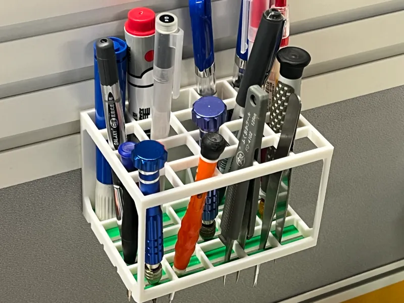 Pen holder suitable for commonly used tools