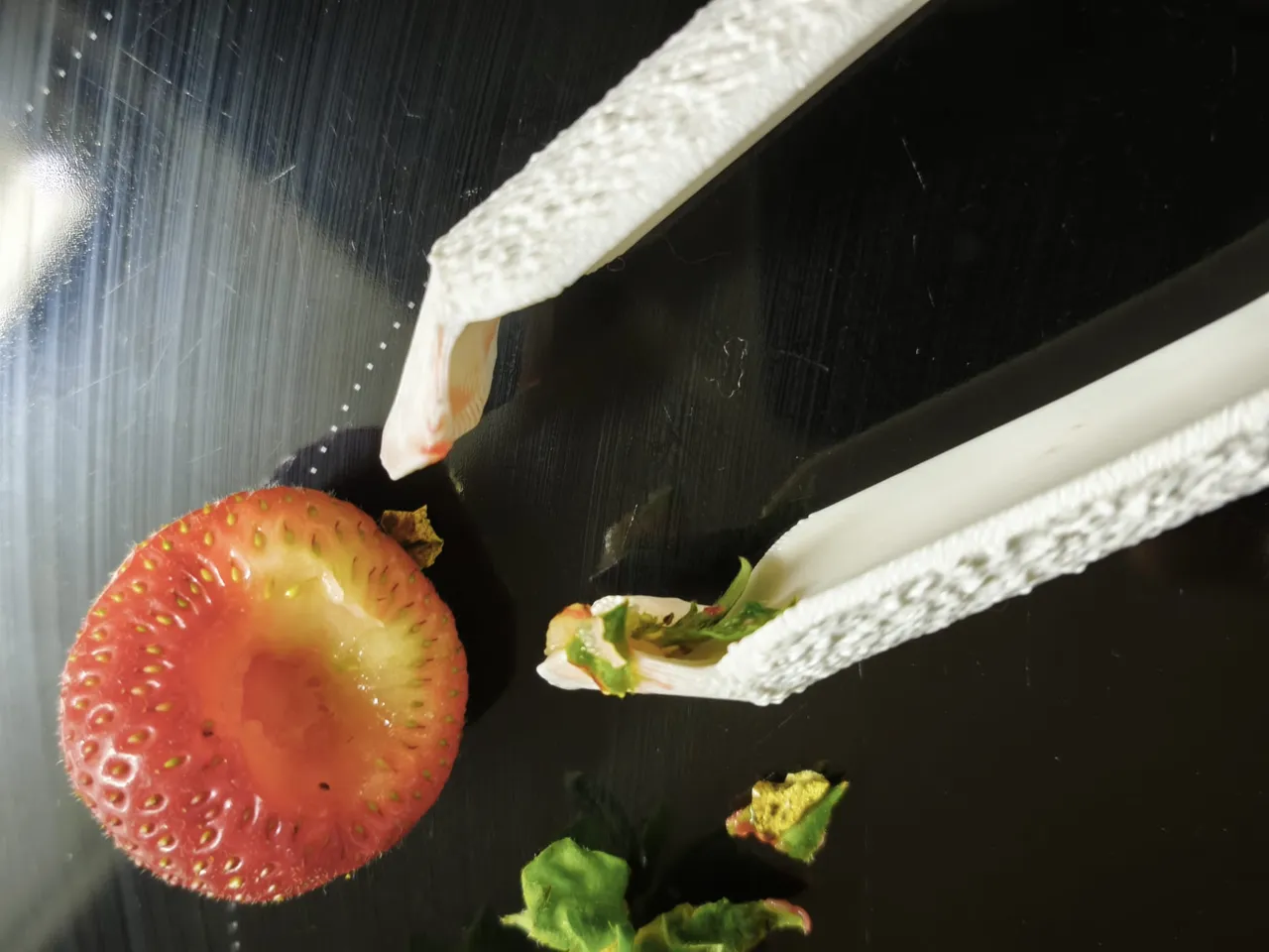 Ergonomic Strawberry Huller & Leaf Remover view 3