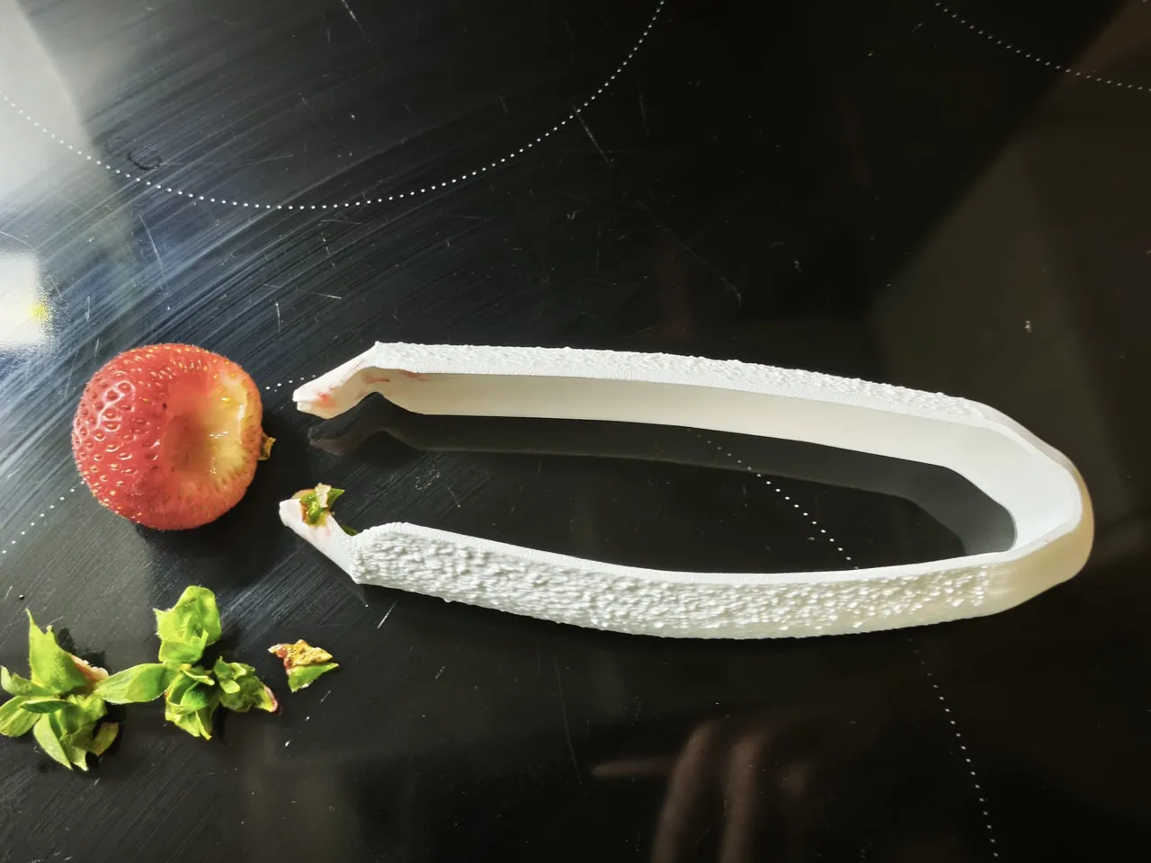 Ergonomic Strawberry Huller & Leaf Remover view 2