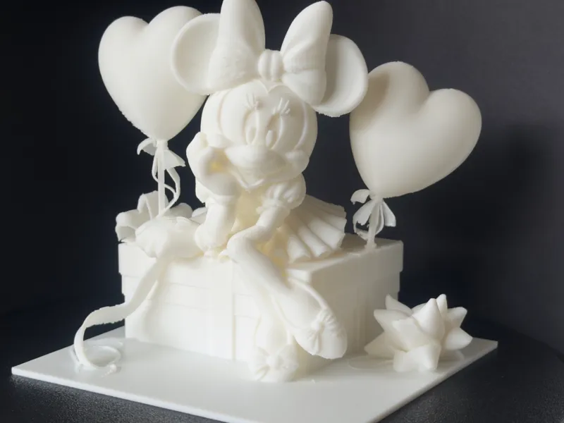 Minnie auf Geschenkkiste