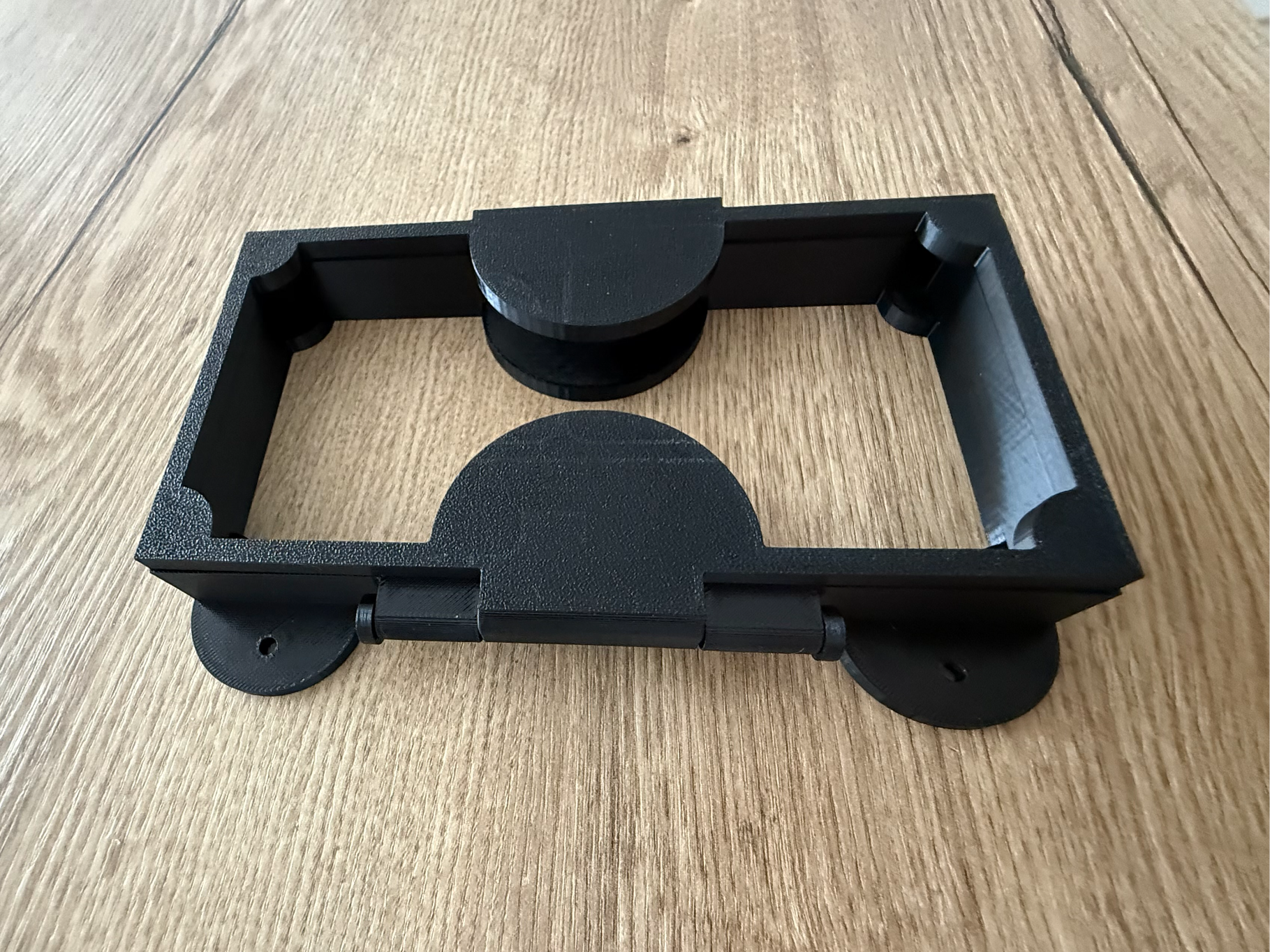 Universal Padel Glass‑Mounted Smartphone Holder
