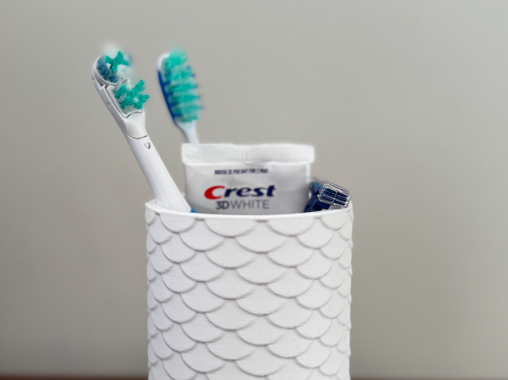 Bathroom Vase with fish scale decoration