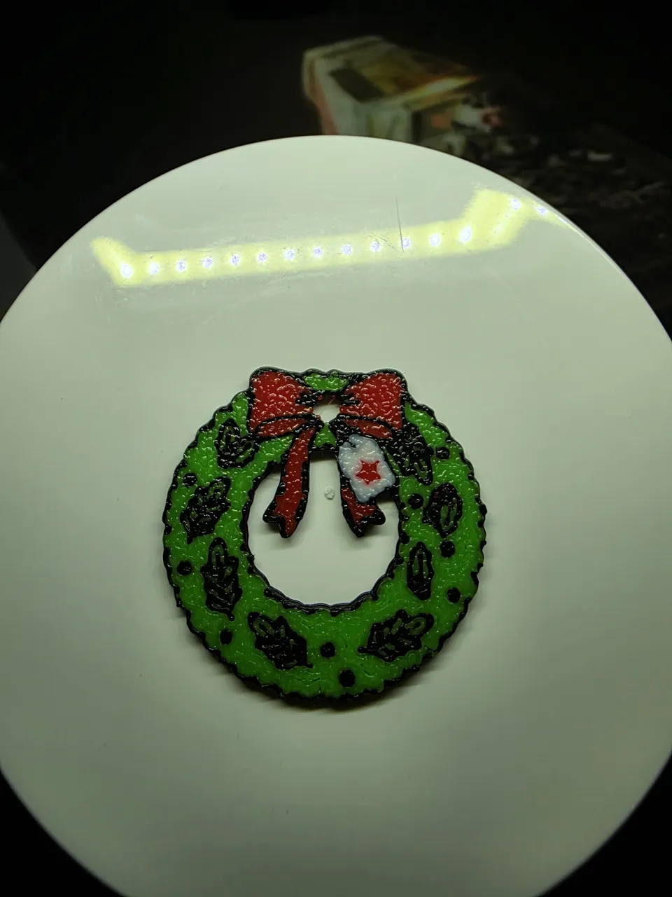 Christmas wreath keychain / earrings view 2