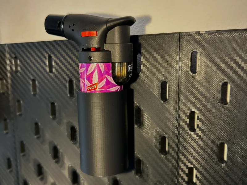 Skadis Pegboard Feuerzeughalterung