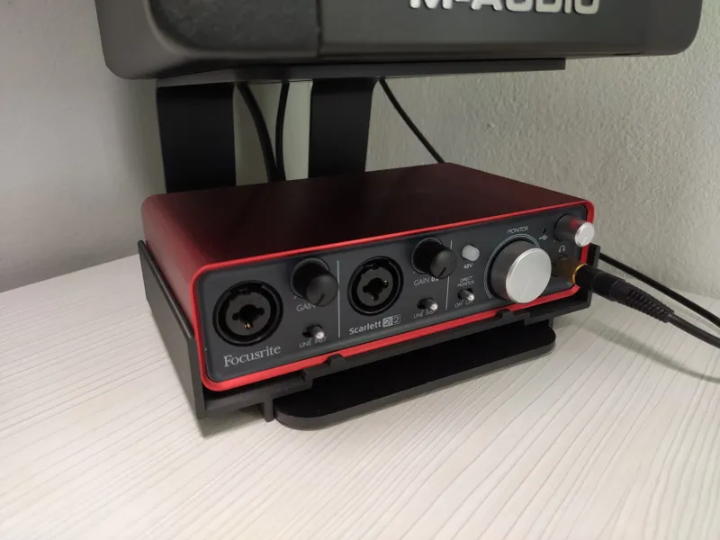 Customizable external audio interface bracket