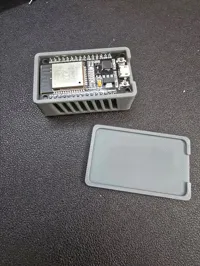 Boîtier compact ESP32 + module relais — photo 4