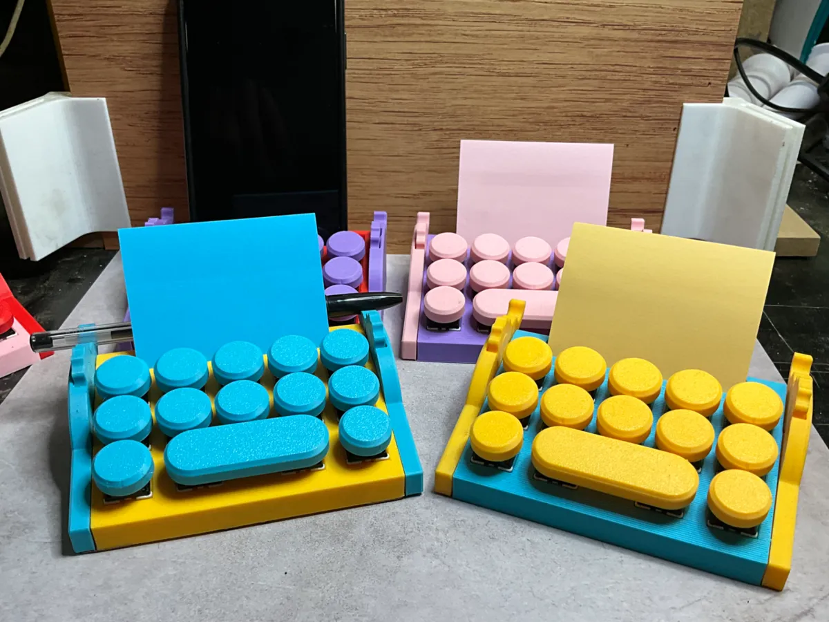sticky note Typewriter Phone holder/fidget - Free 3D Print Model ...