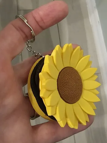 Accesorio para sujetar ligas de cabello: Sunflower Hair Tie Holder Keychain — vista de referencia 2