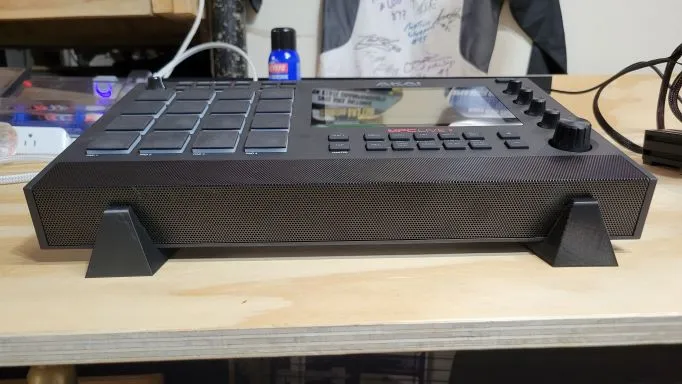 Akai MPC Live 2 - Stand
