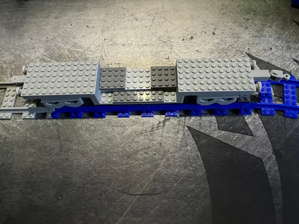 Base de train pour rails Lego