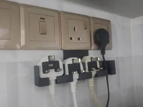 Socket-Secure Plug Hanger