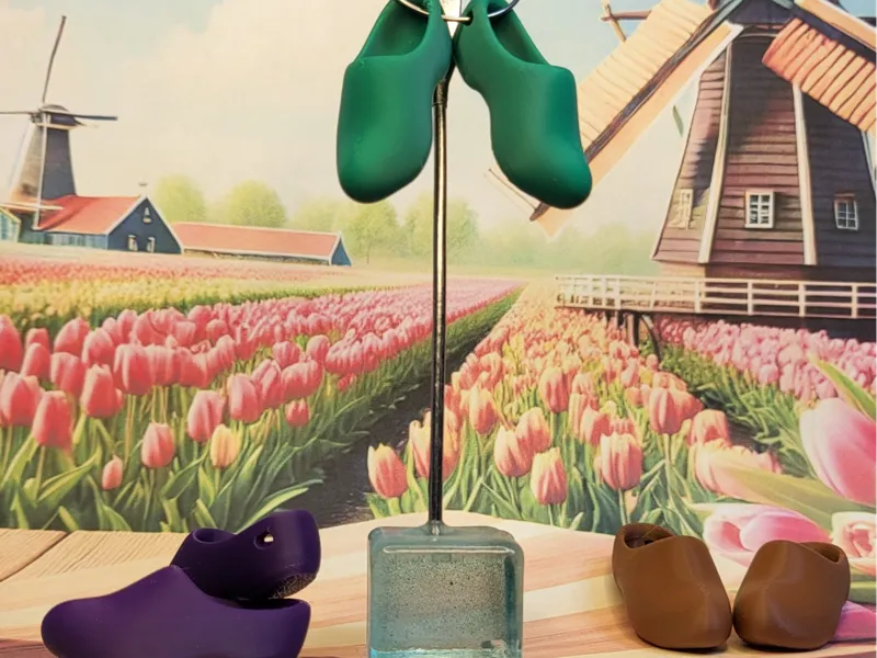 Dutch wooden shoe / Clog Keychain