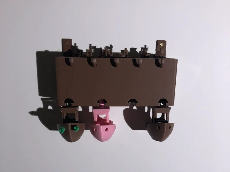 Benchy and key holder with tray