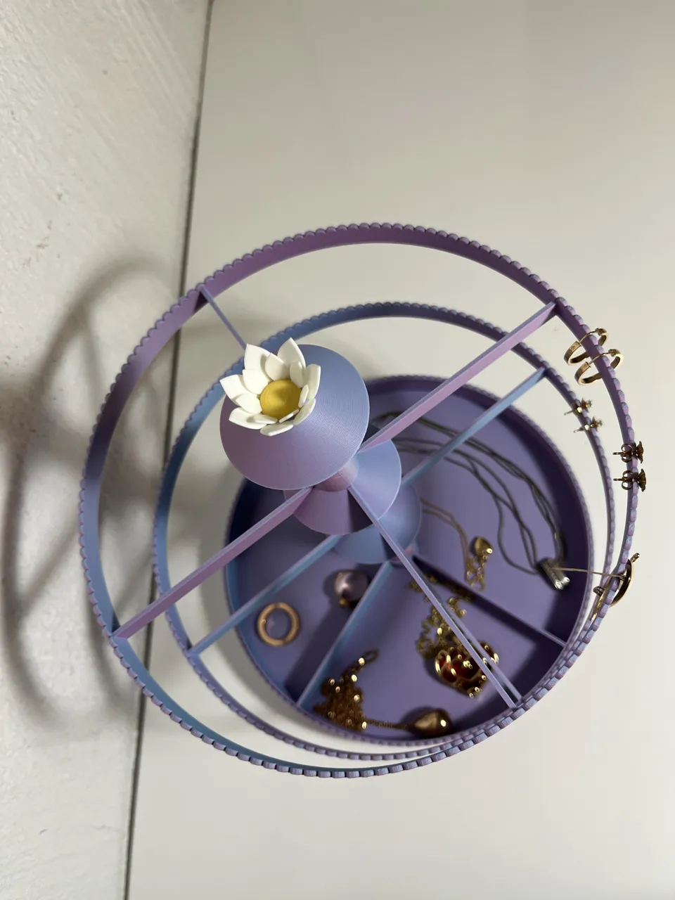 Rotating earring and jewellery holder view 4