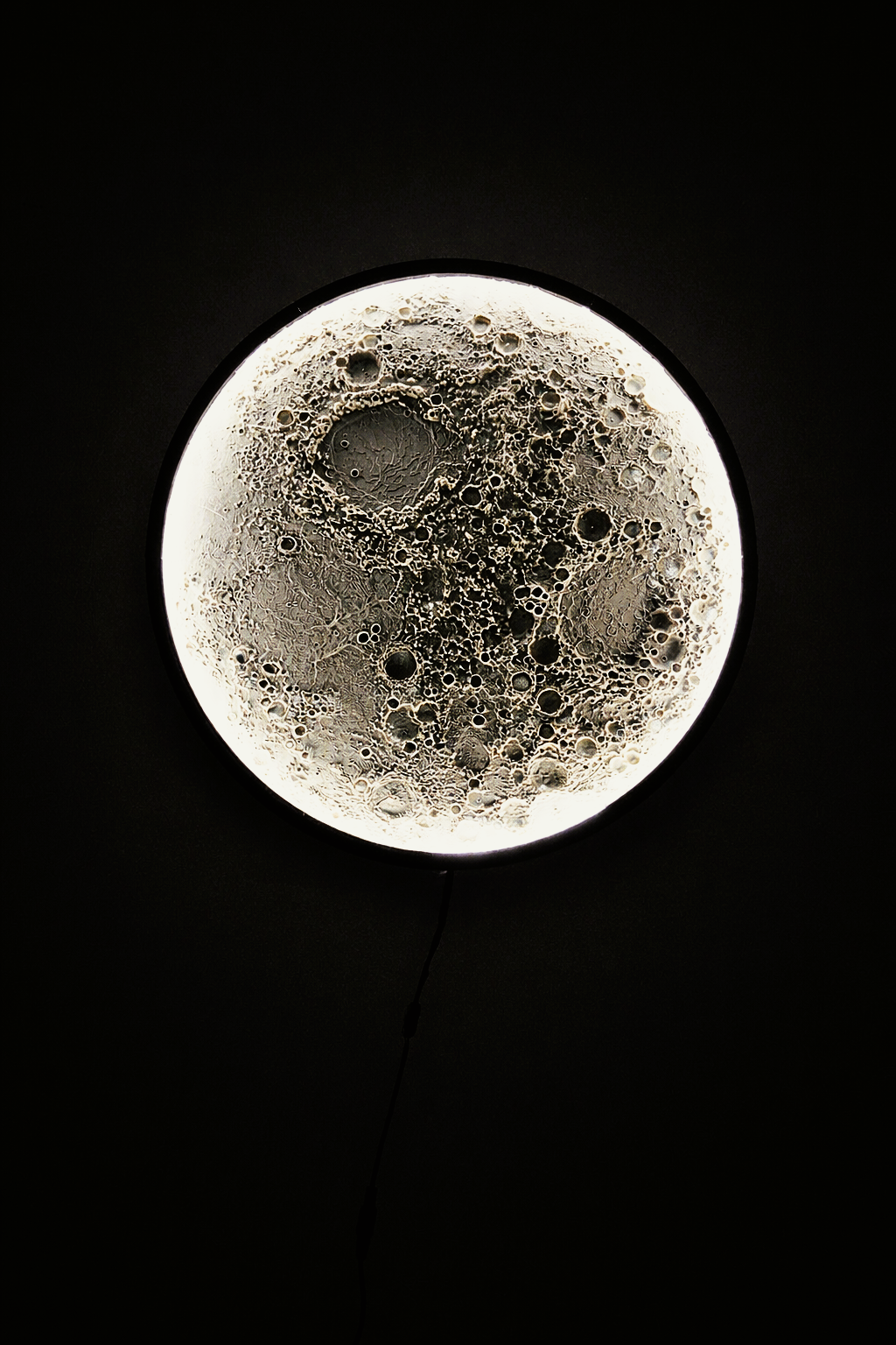 Miniatura 2 do modelo 3D Large Illuminated Lunar Wall Lamp - Version 2