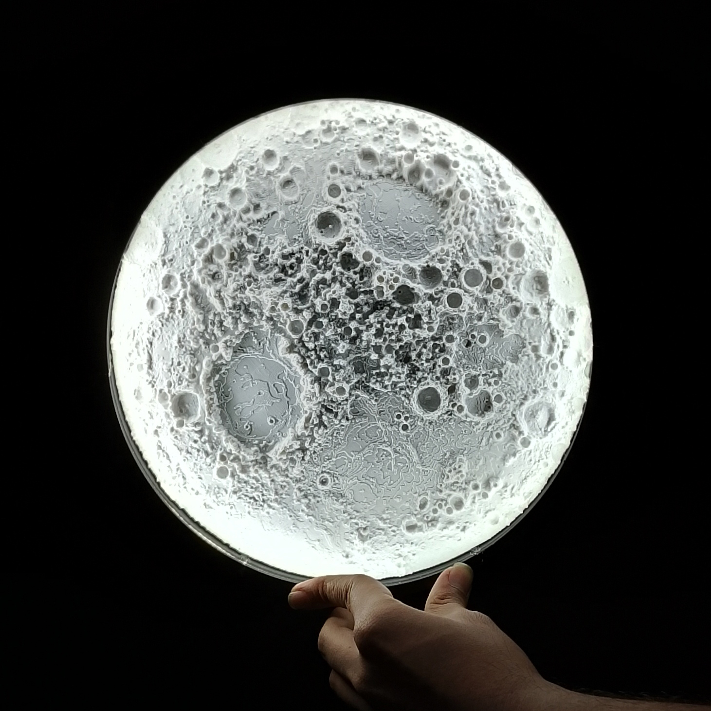 Miniatura 3 do modelo 3D Large Illuminated Lunar Wall Lamp - Version 2