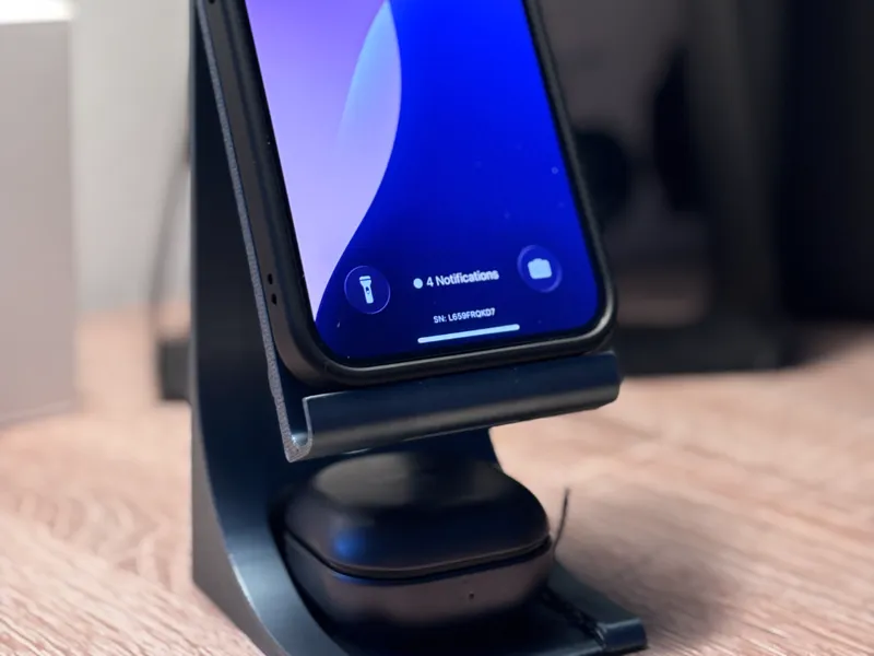 iPhone Stand with Airpods With magsafe and without