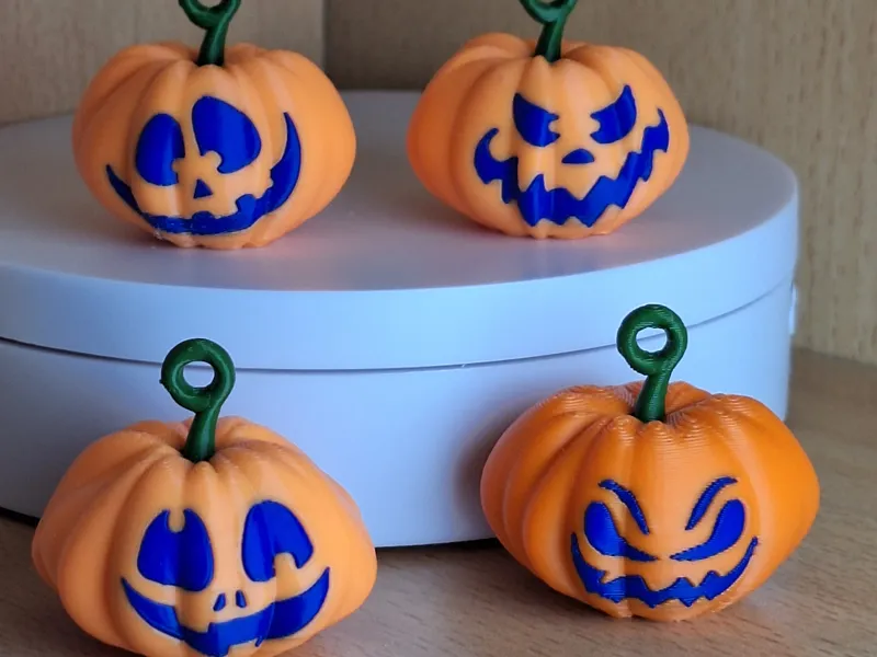 Pumpkin keychain set 1