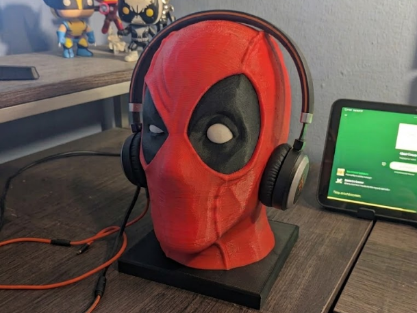 Deadpool Headphone Stand & Desk Bust - 1