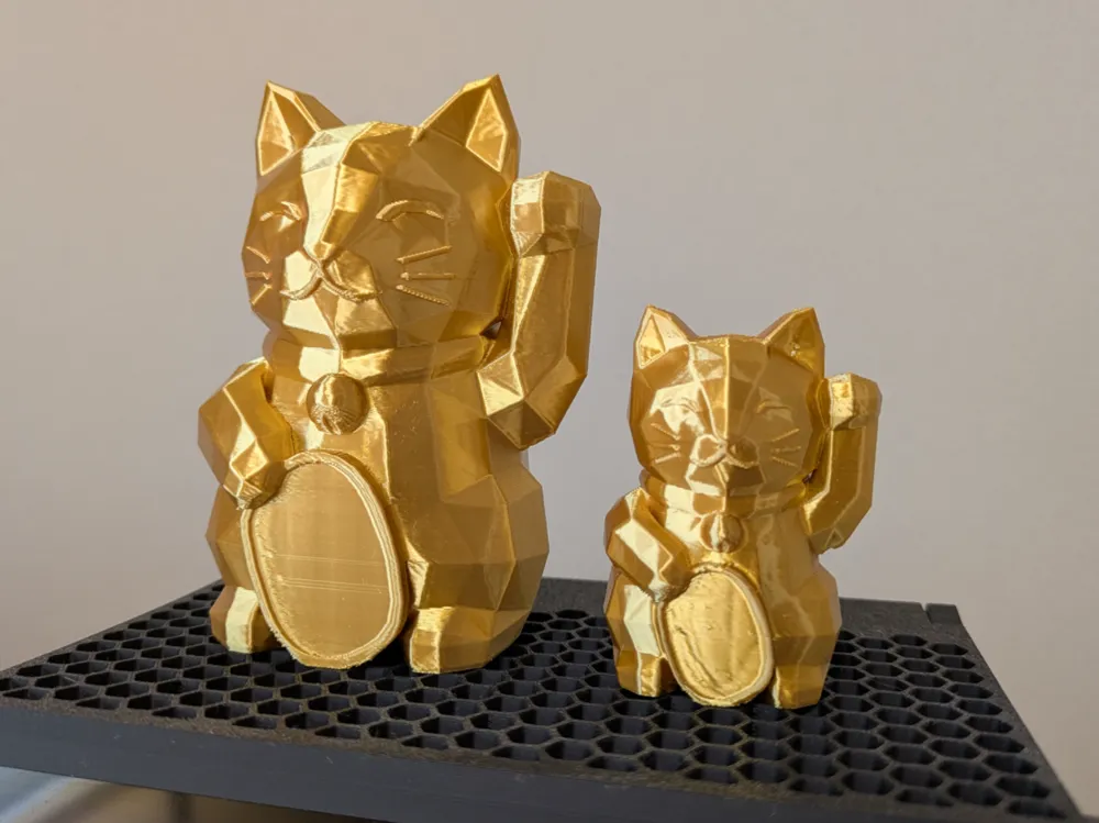 Modelo para impresión 3D: 金運アップ ローポリ 招き猫. Referencia del modelo original.