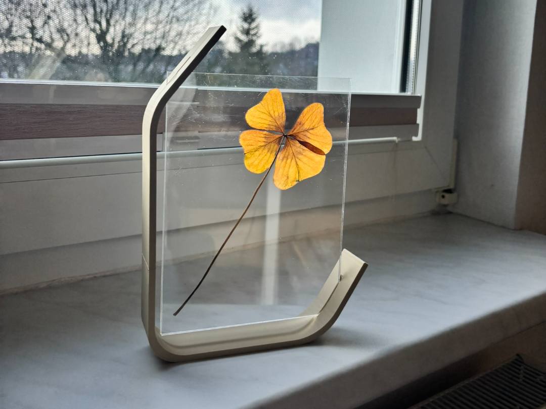 Schwebender Blumenrahmen