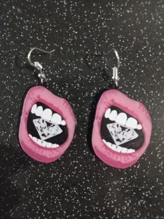 Earrings lips with diamond