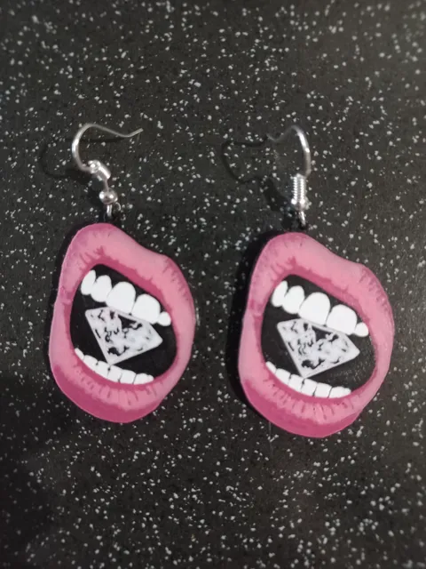 Earrings lips with diamond