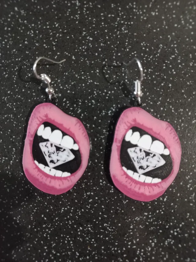 Earrings lips with diamond
