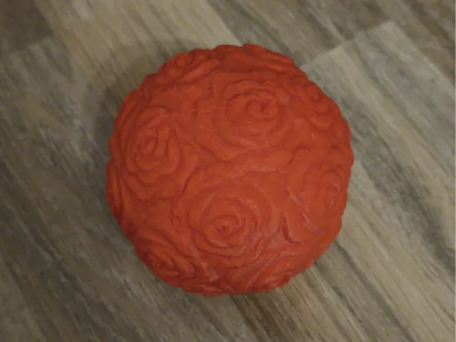 Dekorative Kugel mit Rosenblüten-Dekor