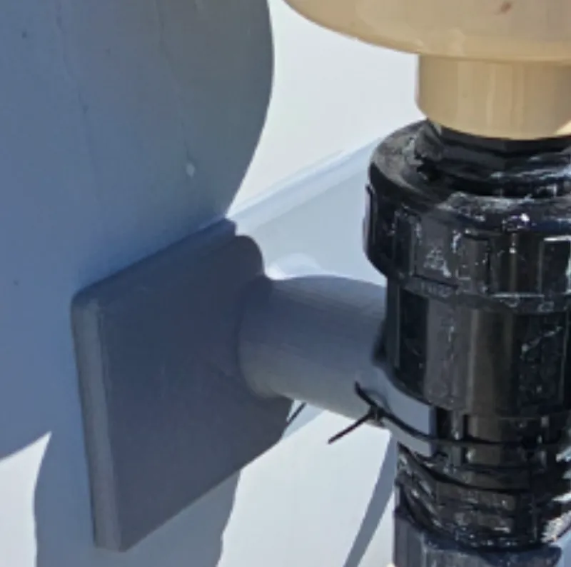 Pool skimmer holder