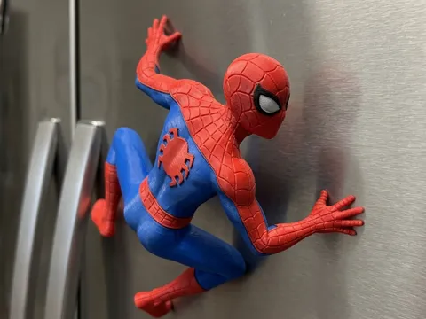 Letrero o emblema decorativo: Spiderman Fridge Magnet — referencia de MakerWorld