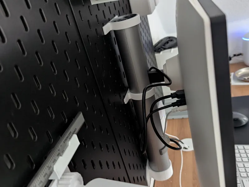 LG 27UP650 Monitorhalterung für Ikea Skadis