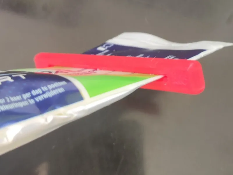 Vide tube de dentifrice type Oral B