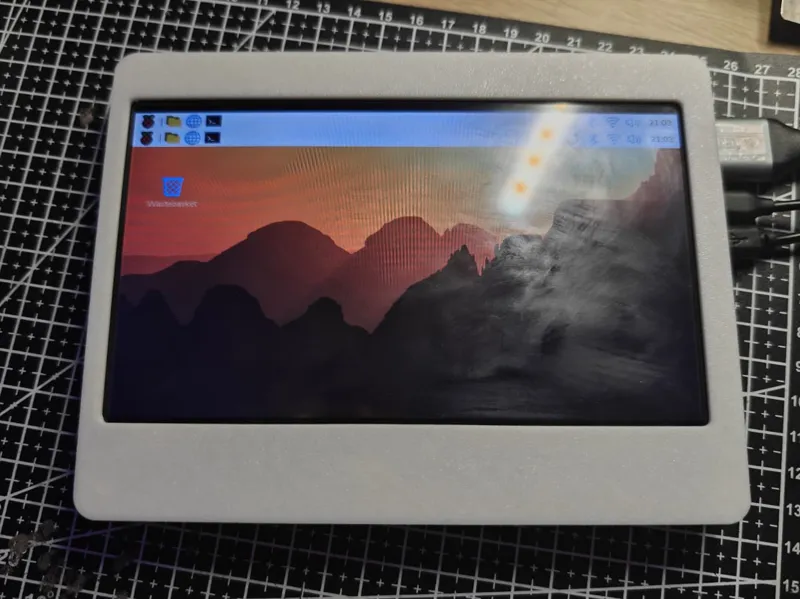 Slim 7" 1024×600 HDMI Touchscreen Case