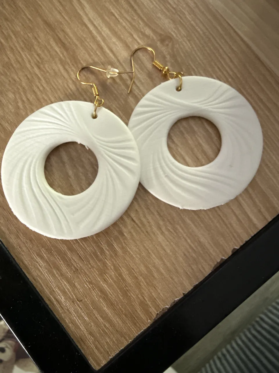 Round Minimal Earrings view 3