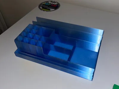 Lightweight desk organiser