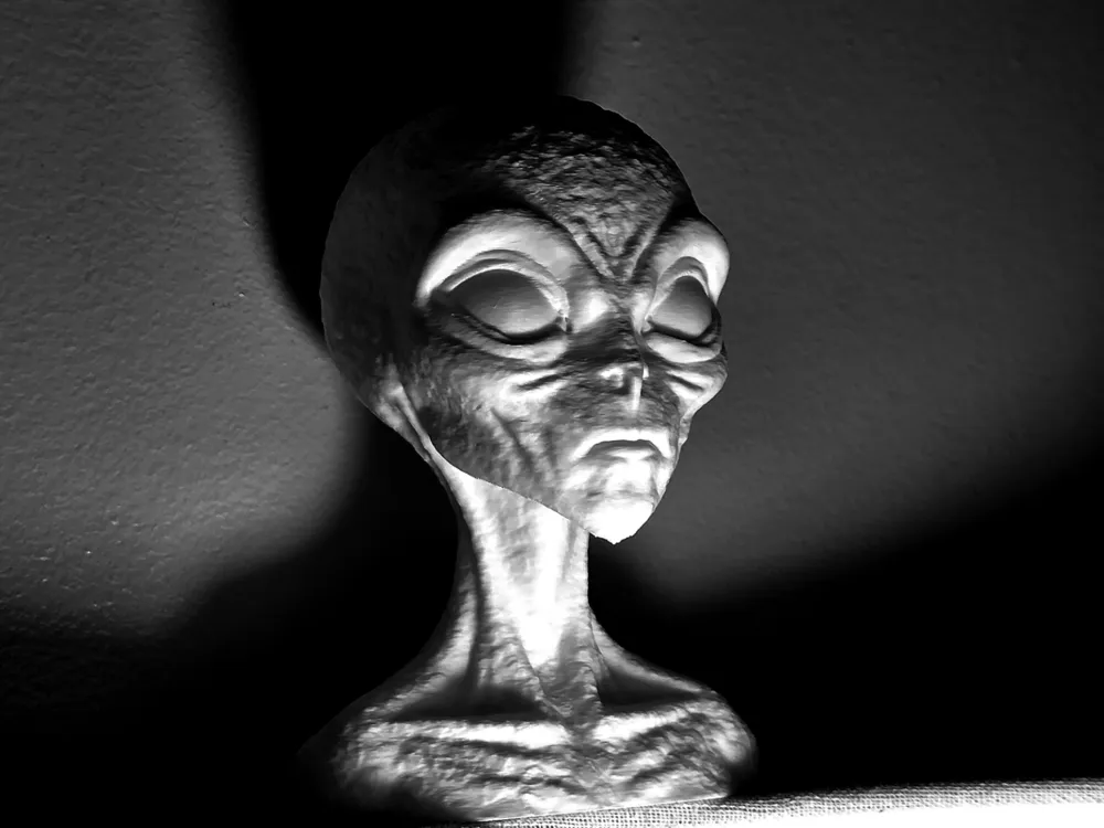 Alien Bust - Mini + Headphone Stand - Free 3D Print Model - MakerWorld