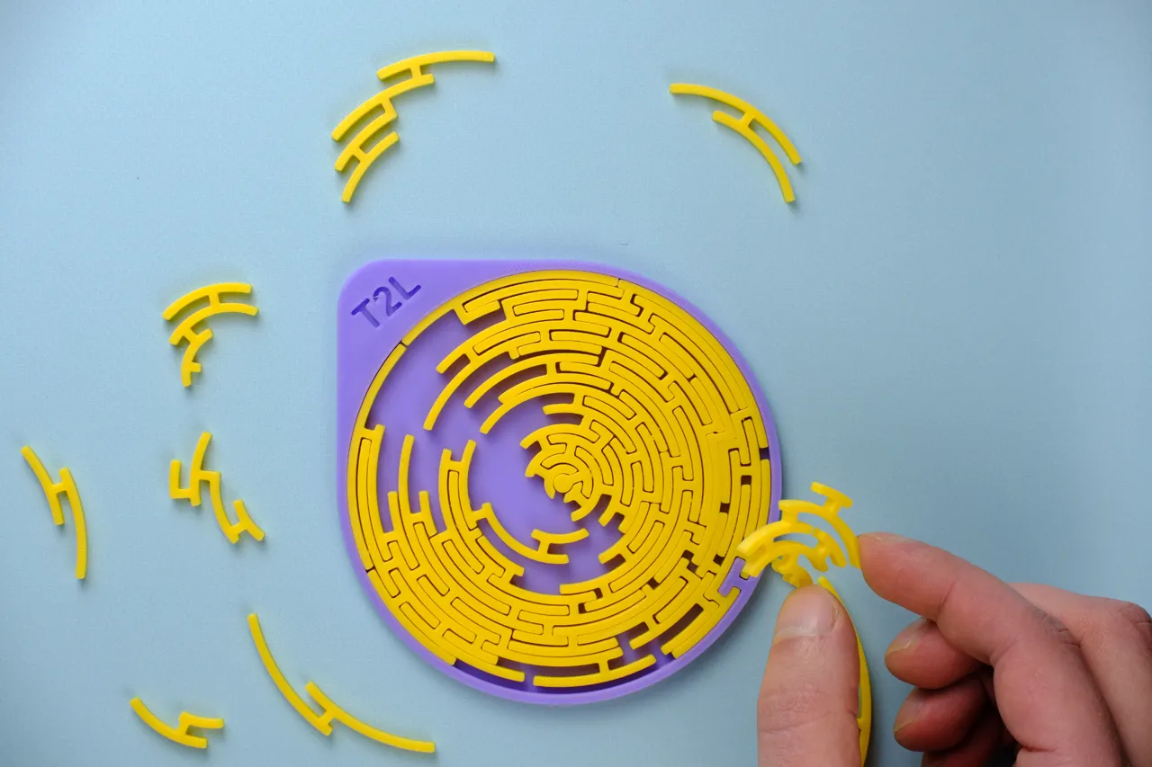 Round Labyrinth Jigsaw Puzzle view 3