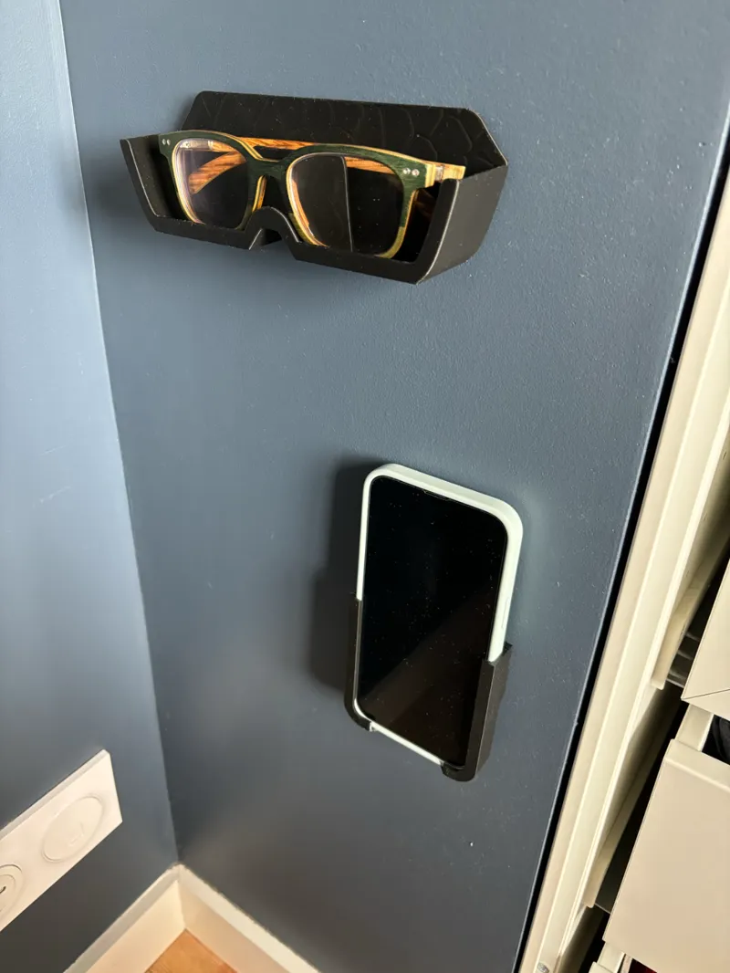 Iphone wall mount holder voronoi design