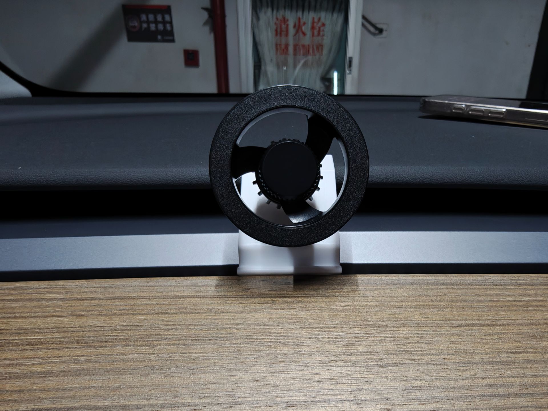 Miniatura 1 do modelo 3D 特斯拉3/Y出风口17mm球头仪表盘位置支架（非焕新）