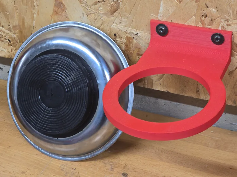 Circular magnetic tray holder