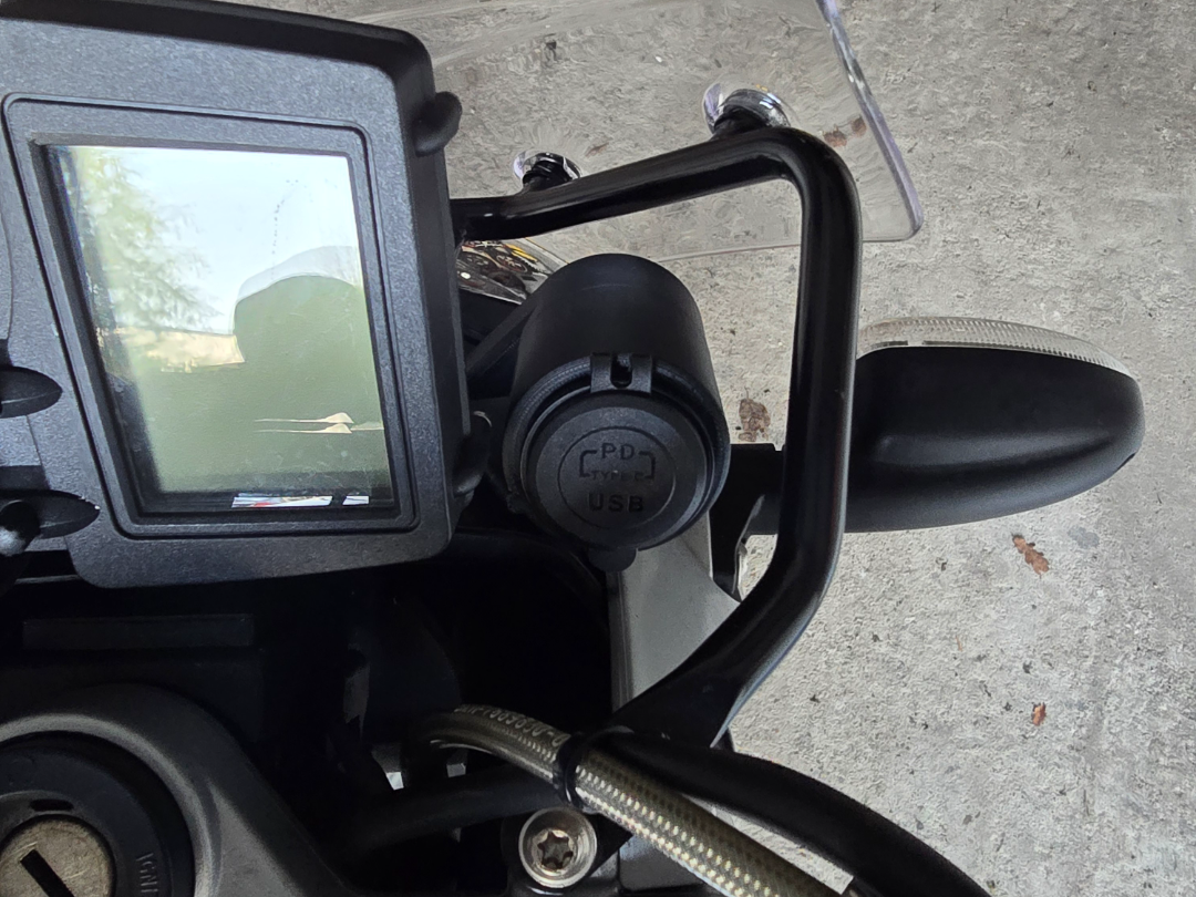 USB-Bordsteckdosenhalter für BMW R1200R (2007)